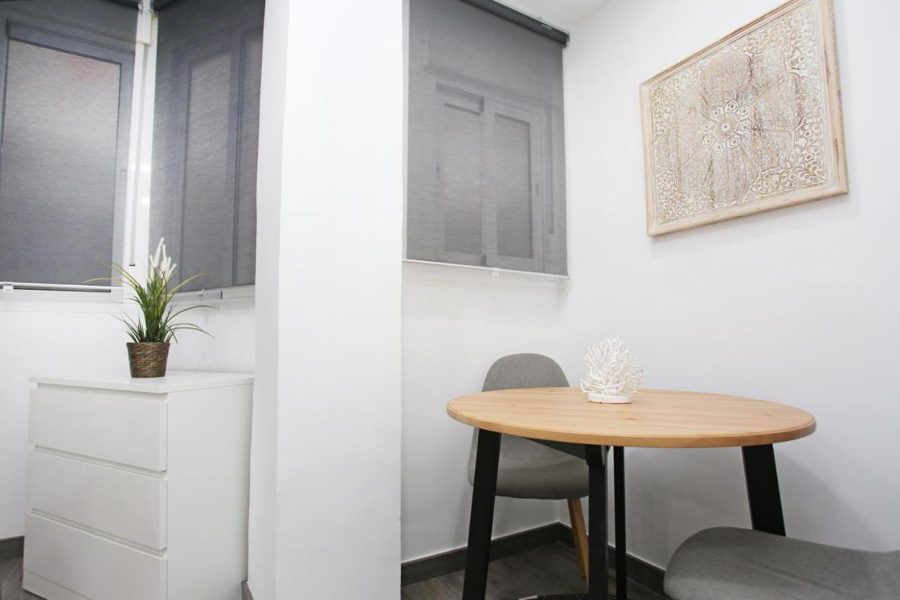 Apartamento en calle Mendoza - Zona Huelin&300 mts de la playa Apartamento Málaga Exterior foto